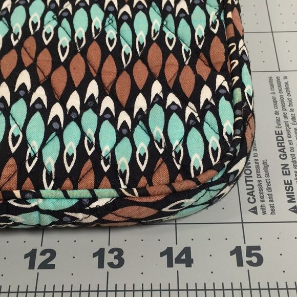 Vera Bradley Retired Pattern Sierra Stream Quilted Laptop Sleeve - Picture 5 of 11